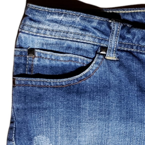 Miley size 9 low riders 5 pocket  jean shorts. - Picture 2 of 4